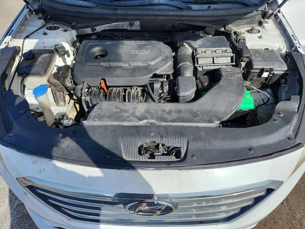 2015 HYUNDAI SONATA SE, ECO — Engine bay
