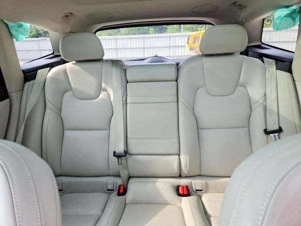 2021 VOLVO XC60 Inscription