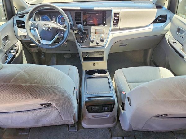 2018 TOYOTA SIENNA LE
