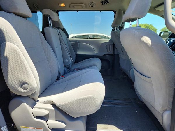 2018 TOYOTA SIENNA LE