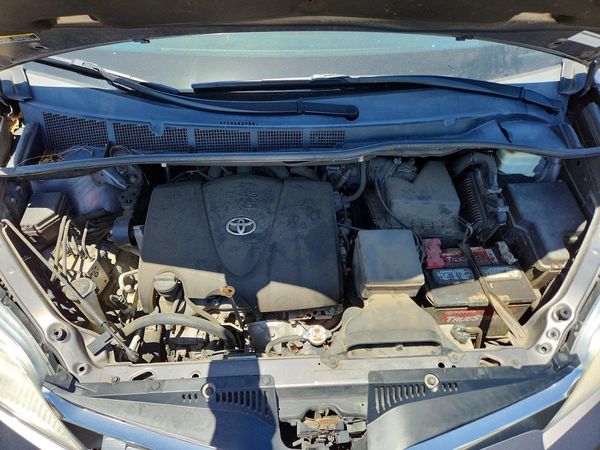 2018 TOYOTA SIENNA LE