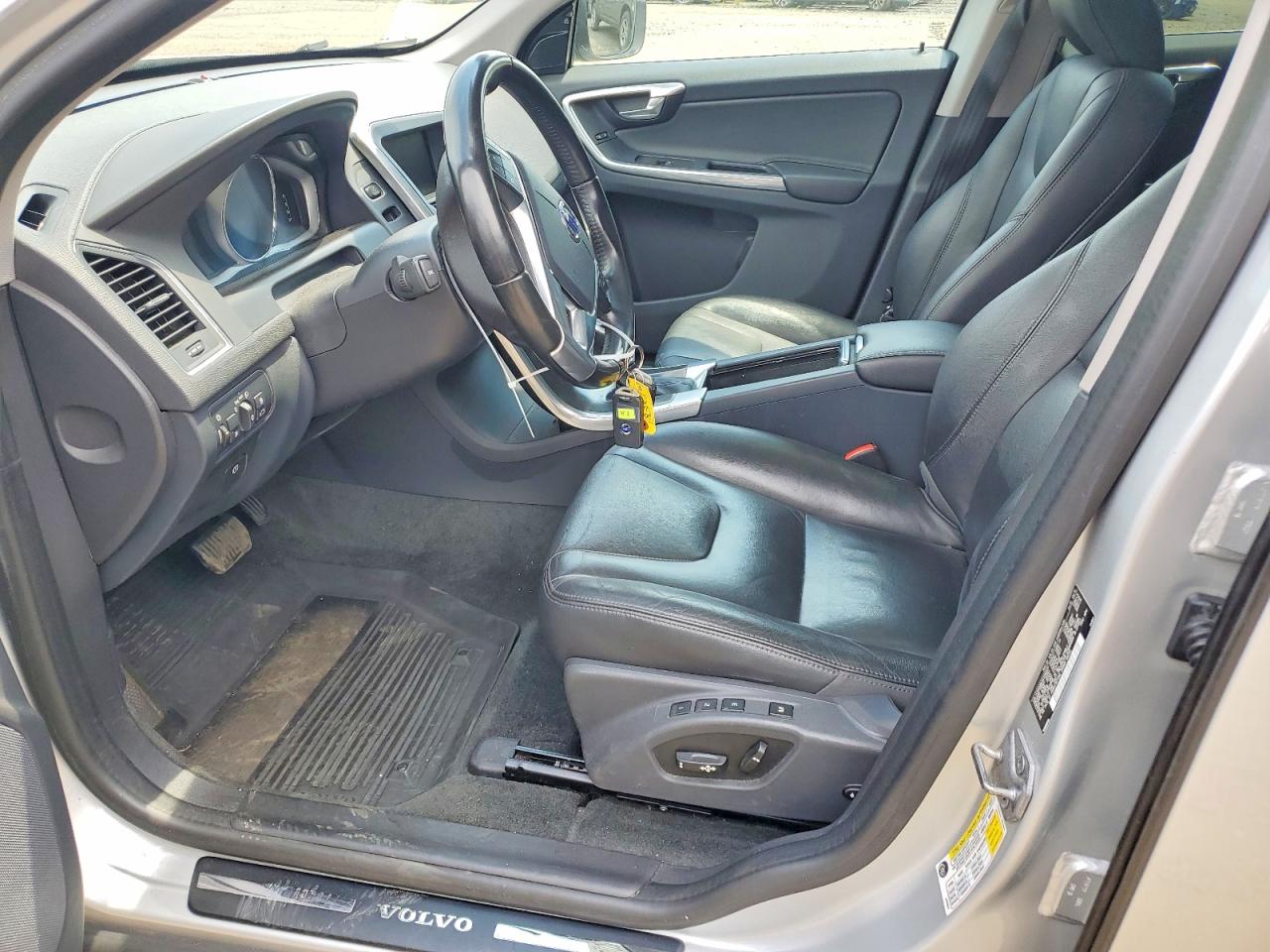 2016 VOLVO XC60