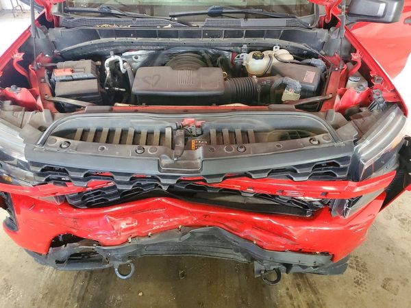 2020 CHEVROLET SILVERADO Custom — Engine bay