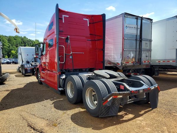 2022 VOLVO VNL