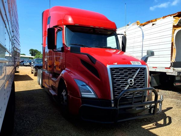 2022 VOLVO VNL