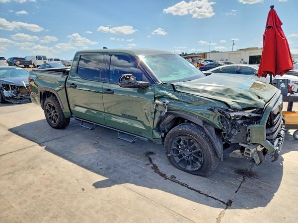 2023 TOYOTA TUNDRA SR5