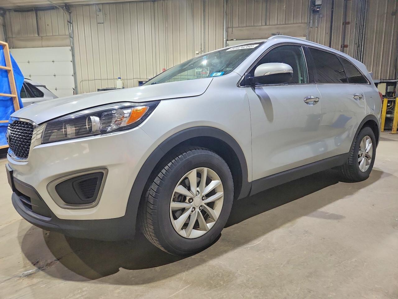 2016 KIA SORENTO L / LX