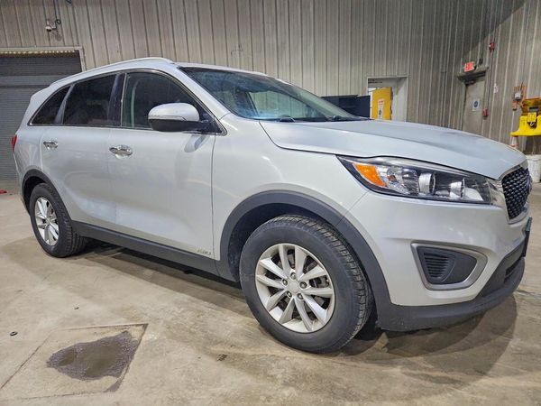 2016 KIA SORENTO L / LX