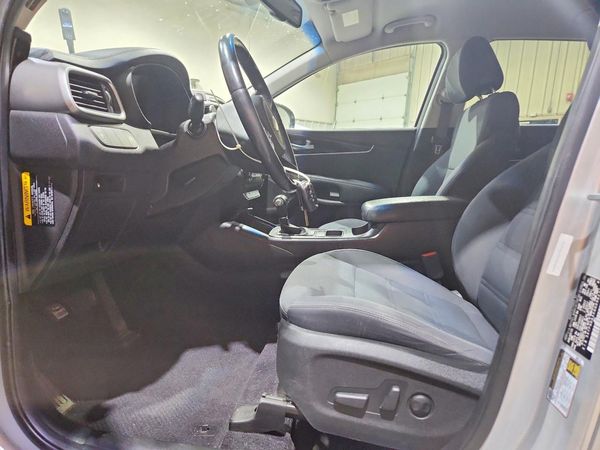 2016 KIA SORENTO L / LX