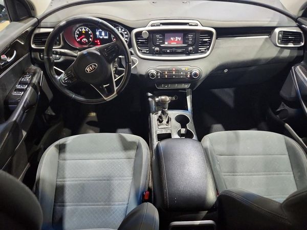 2016 KIA SORENTO L / LX