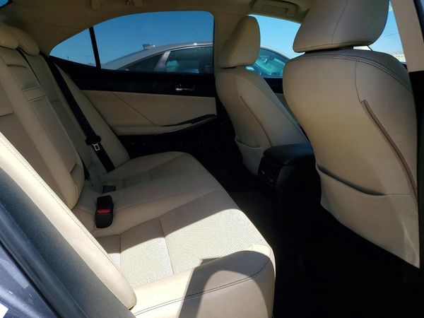 2016 LEXUS IS 200t