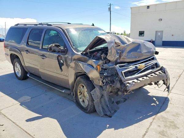 2013 CHEVROLET SUBURBAN LT — Passenger 3/4
