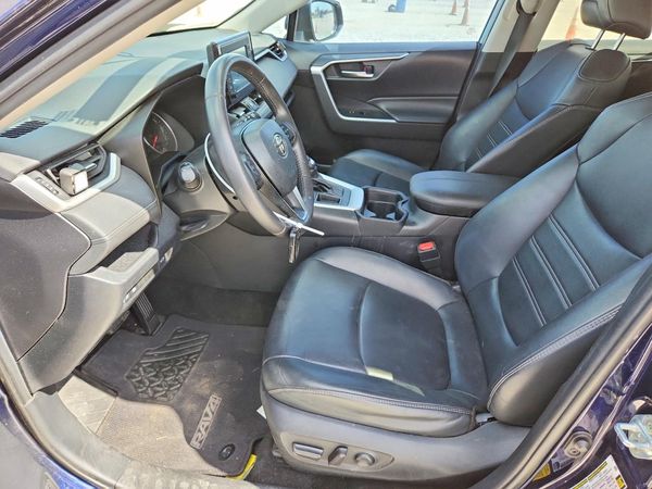 2019 TOYOTA RAV4 XLE Premium