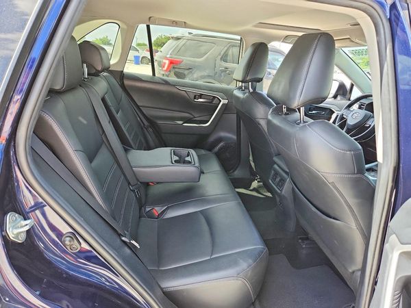 2019 TOYOTA RAV4 XLE Premium