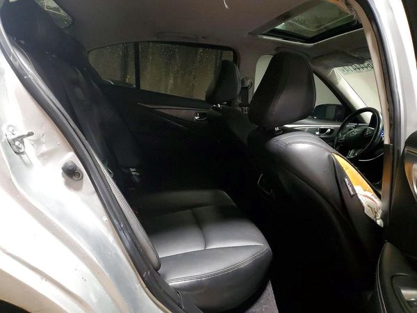 2015 INFINITI Q50