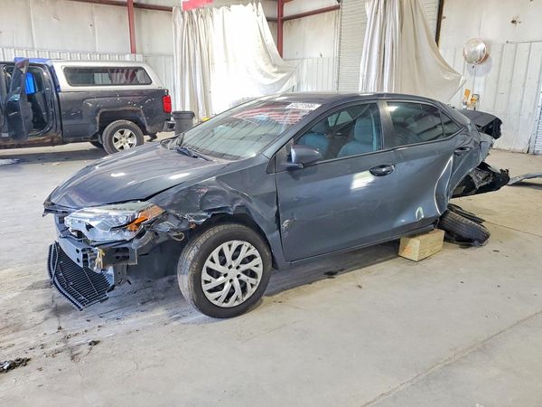 2018 TOYOTA COROLLA L/LE/SE/XLE/XSE — Front 3/4