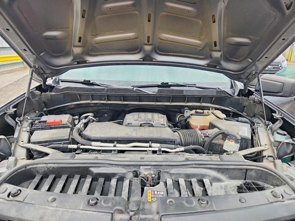 2021 CHEVROLET SILVERADO Custom — Engine bay
