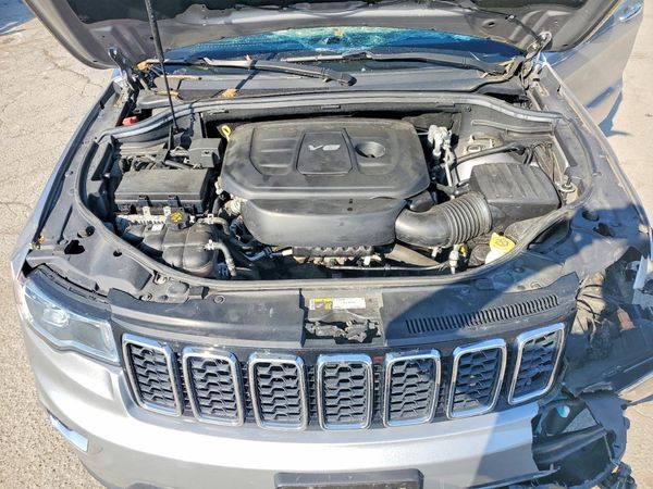 2018 JEEP CHEROKEE Limited — Engine bay
