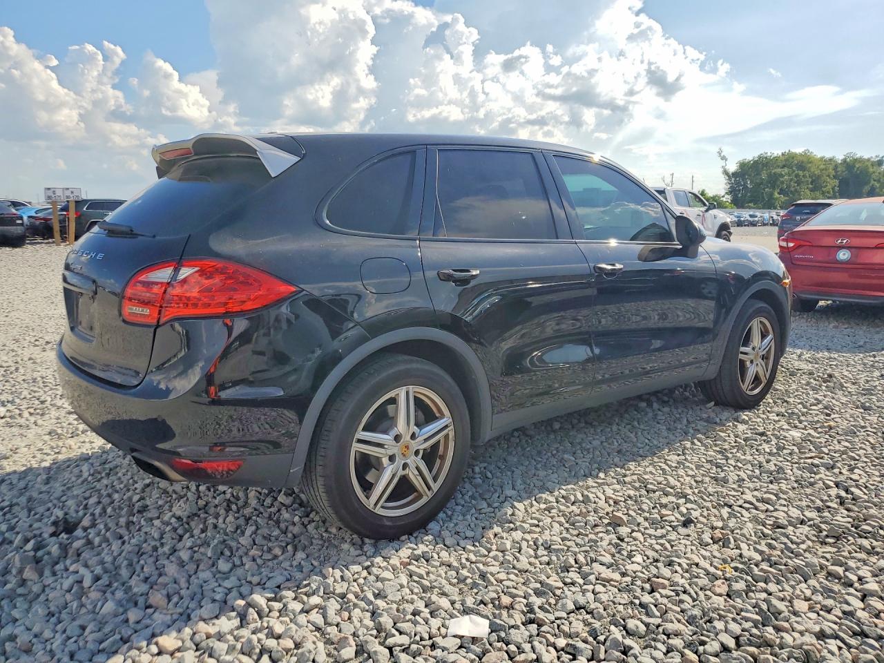 2014 PORSCHE CAYENNE