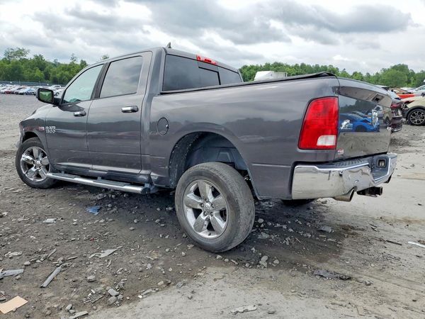 2016 RAM 1500 SLT