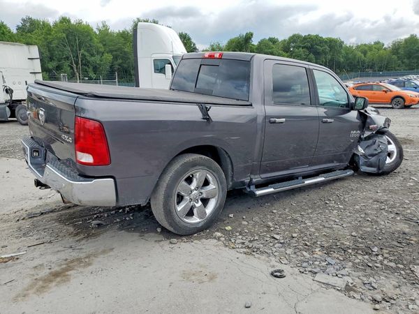 2016 RAM 1500 SLT