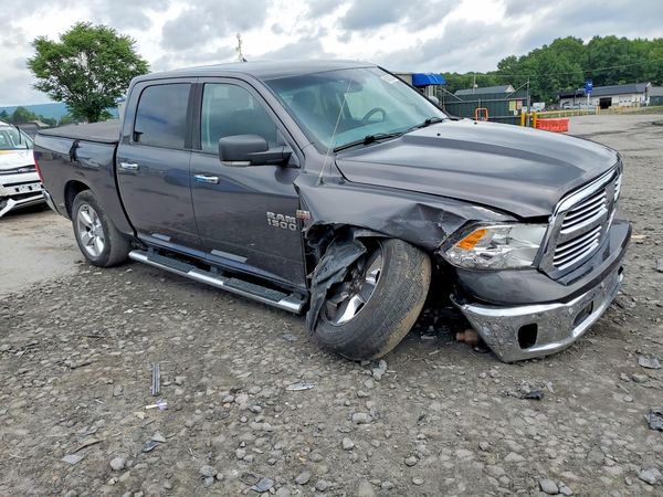 2016 RAM 1500 SLT