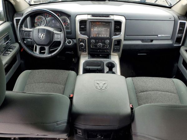 2016 RAM 1500 SLT