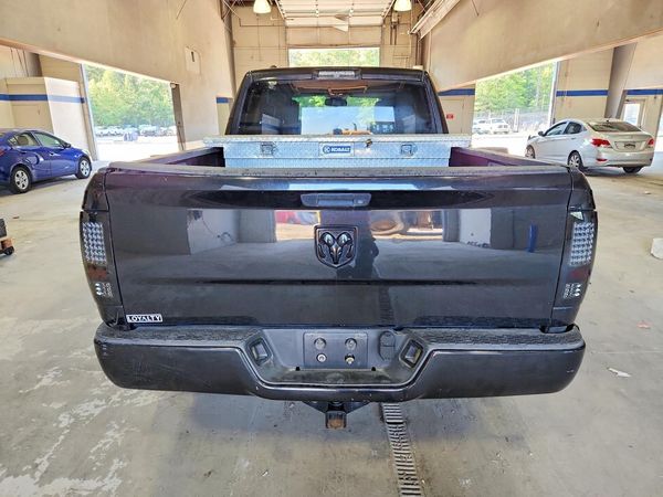 2015 RAM 1500 ST QUAD CAB 4X2