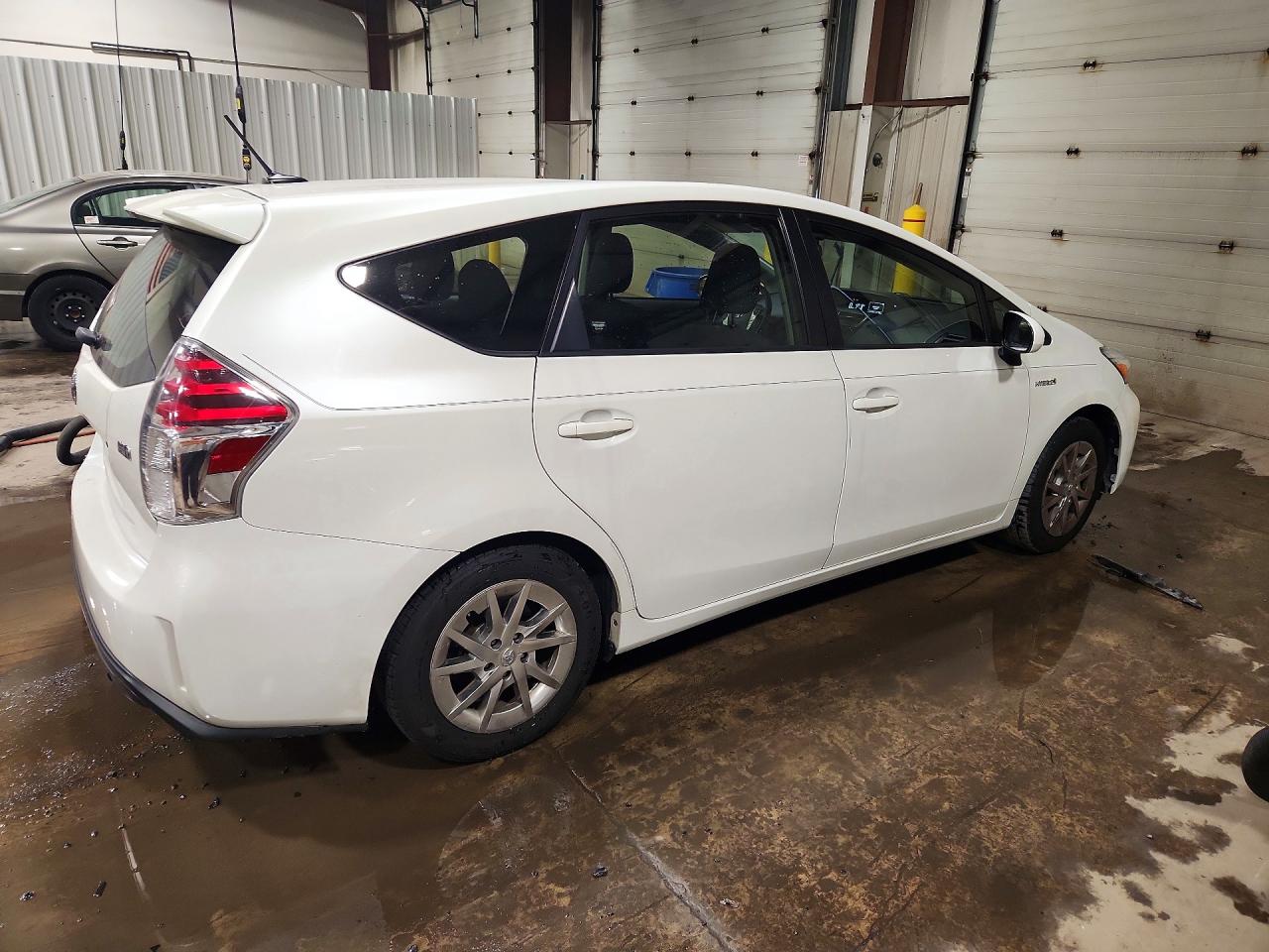 2016 TOYOTA PRIUS V