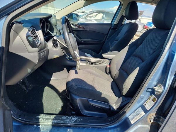 2015 MAZDA 3