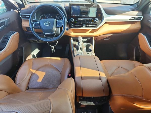 2021 TOYOTA HIGHLANDER Platinum