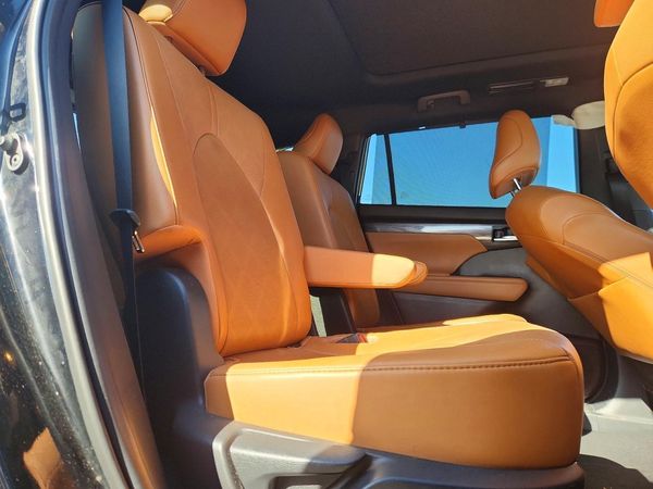 2021 TOYOTA HIGHLANDER Platinum