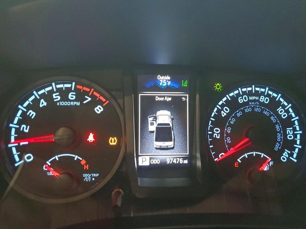 2022 TOYOTA TACOMA SR5