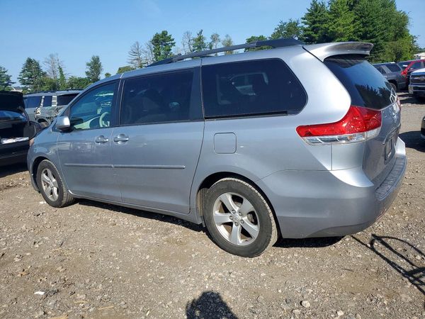 2012 TOYOTA SIENNA