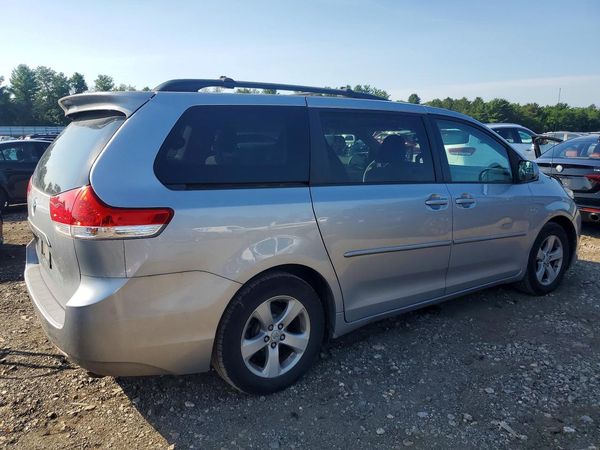 2012 TOYOTA SIENNA
