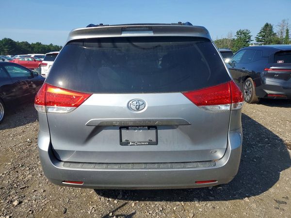 2012 TOYOTA SIENNA