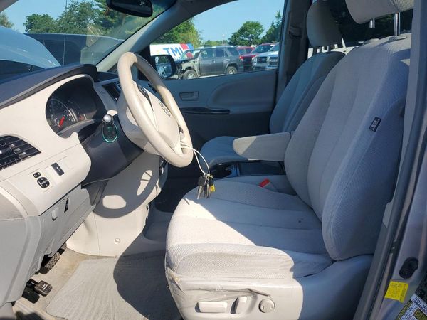 2012 TOYOTA SIENNA