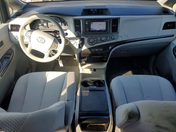 2012 TOYOTA SIENNA