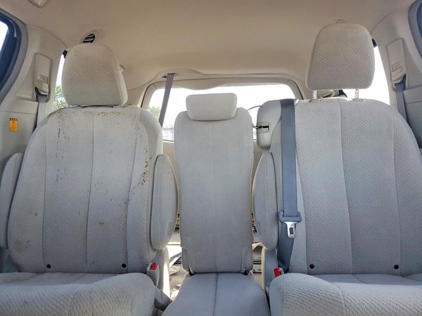 2012 TOYOTA SIENNA