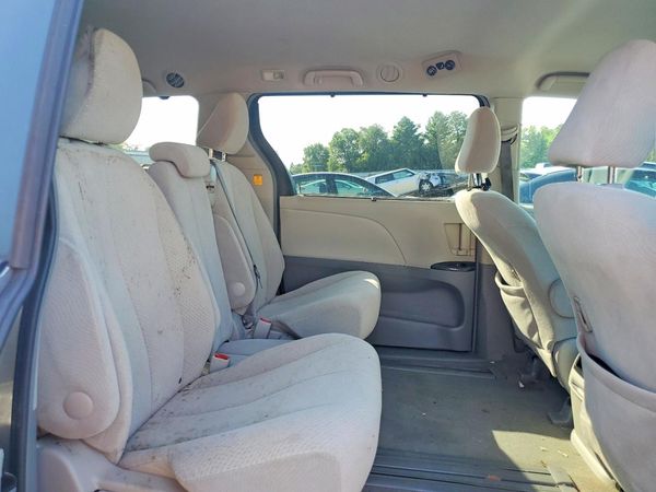 2012 TOYOTA SIENNA