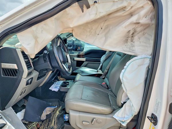 2017 FORD F150 SuperCrew — DENT