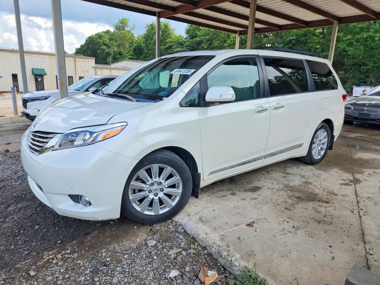2017 TOYOTA SIENNA