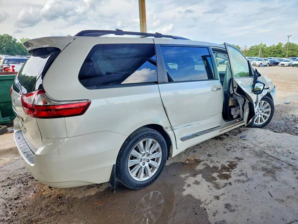 2017 TOYOTA SIENNA