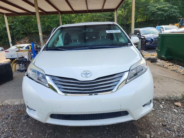 2017 TOYOTA SIENNA