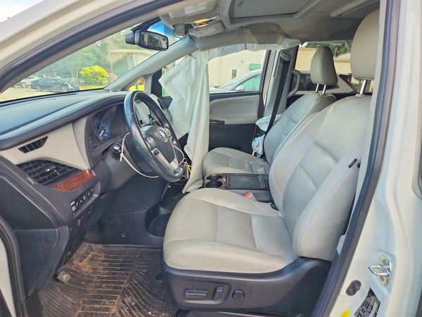 2017 TOYOTA SIENNA