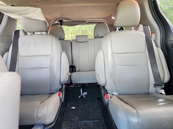 2017 TOYOTA SIENNA