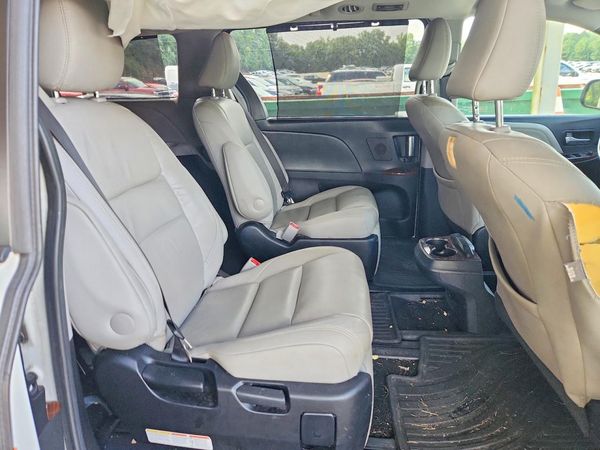 2017 TOYOTA SIENNA