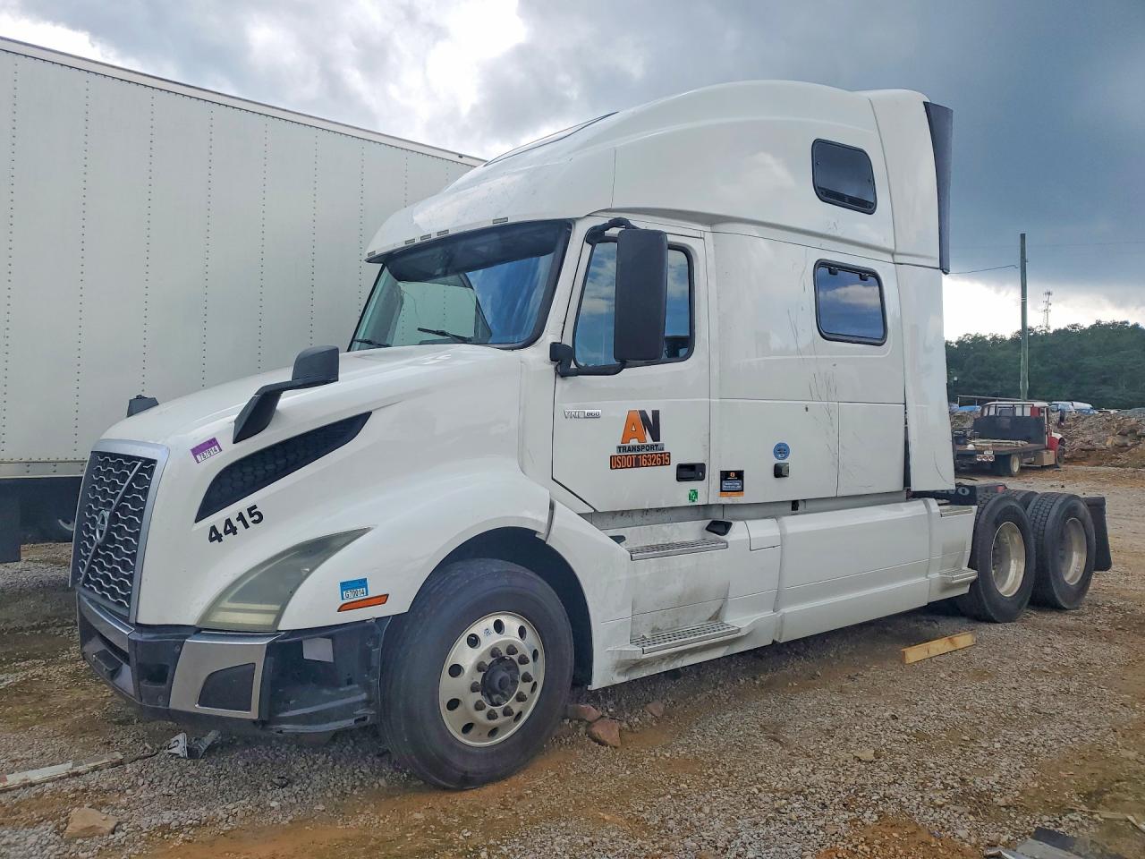 2023 VOLVO VNL