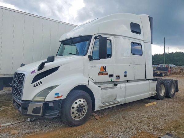 2023 VOLVO VNL