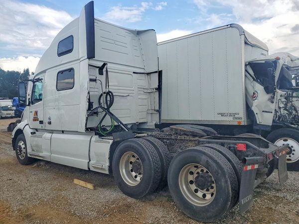 2023 VOLVO VNL